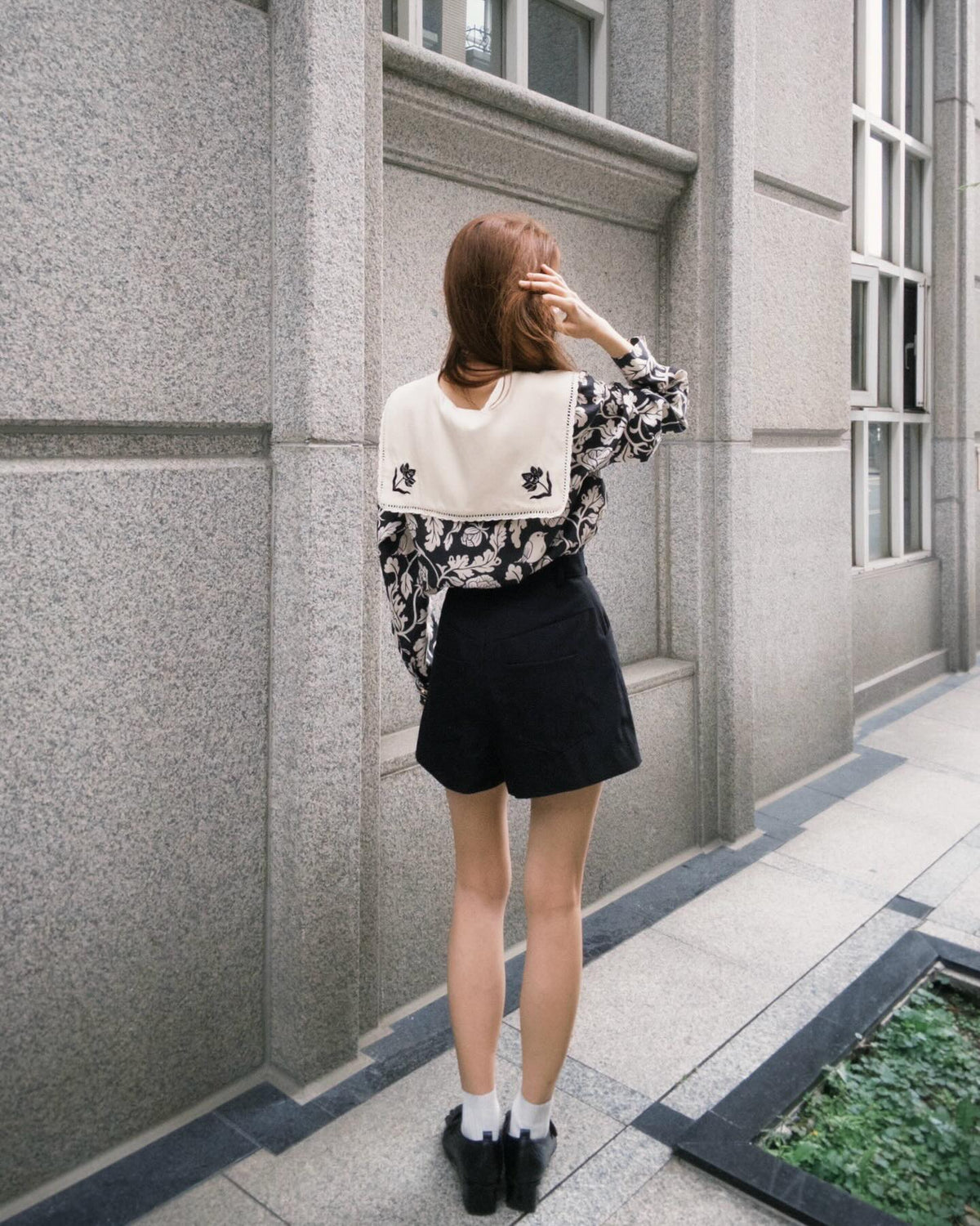 《Look! It's a canary! 》Sailor collar chinoiserie blouse-Black 着用例 159cm
      トップスS、ボトムスS着用