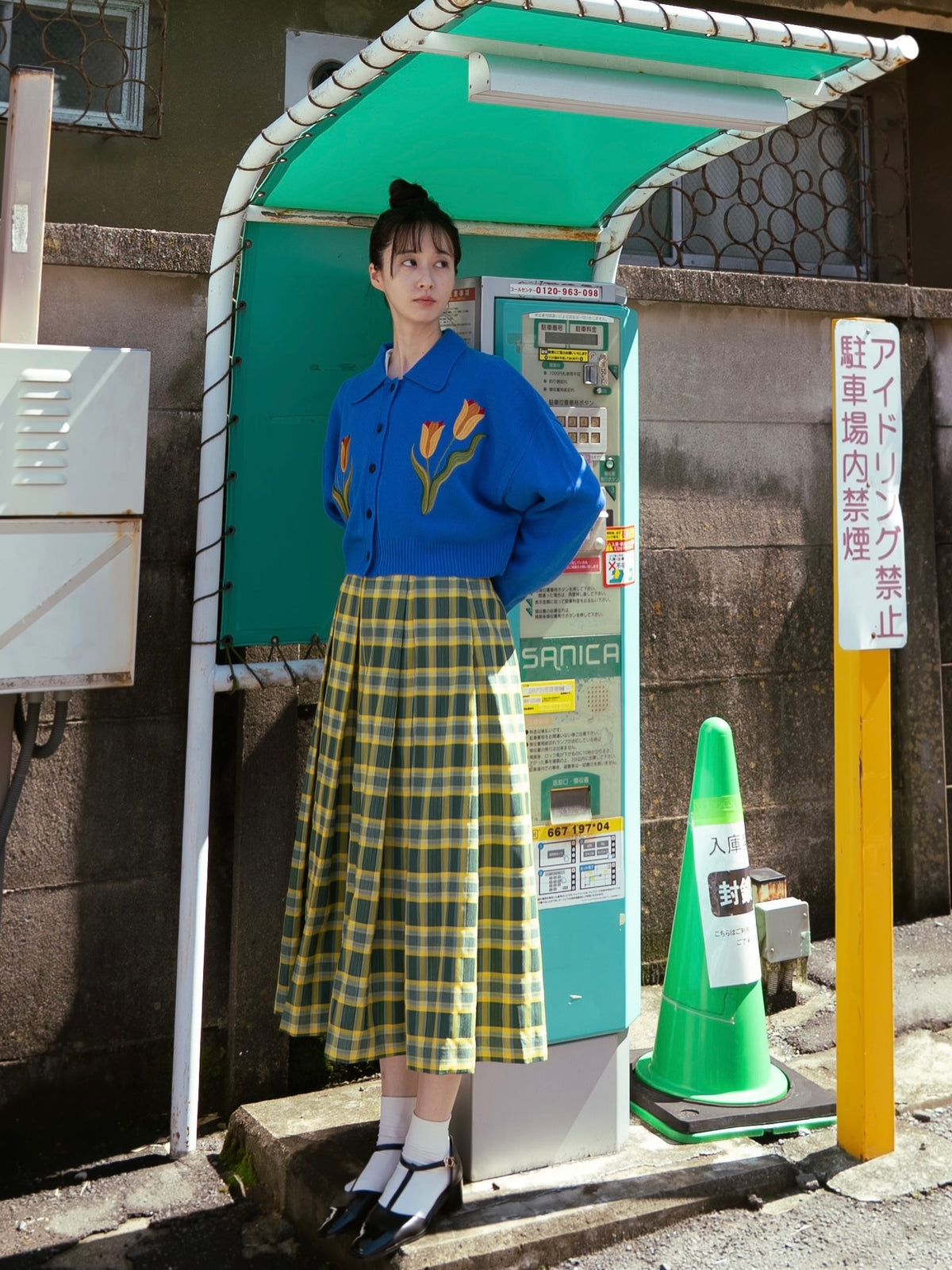[Make you want to drink carbonated drinks] Tulip embroidered cardigan-Black 着用例 164cm
      トップスS、ボトムスS着用