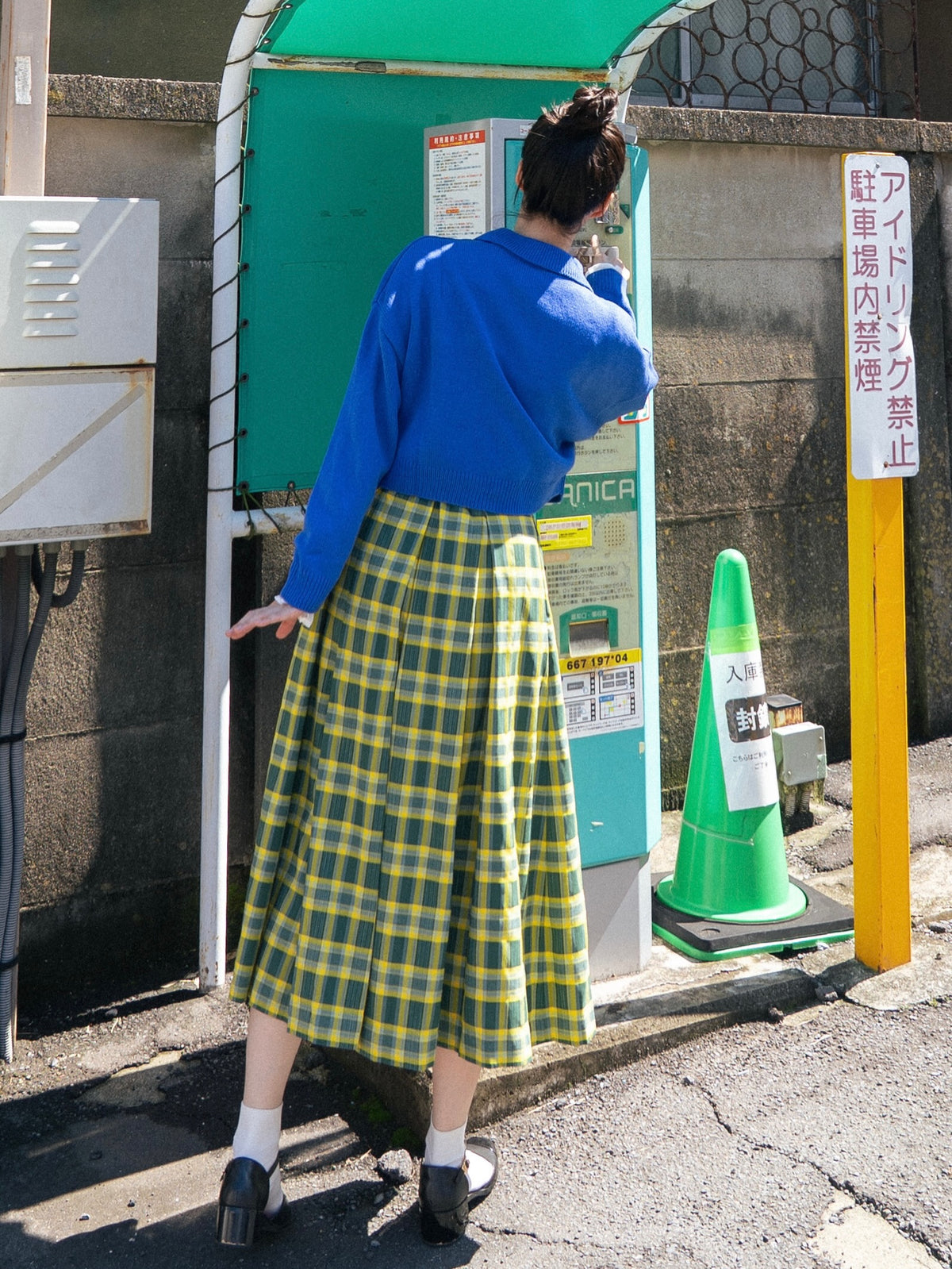 [Make you want to drink carbonated drinks] Tulip embroidered cardigan-Black 着用例 164cm
      トップスS、ボトムスS着用