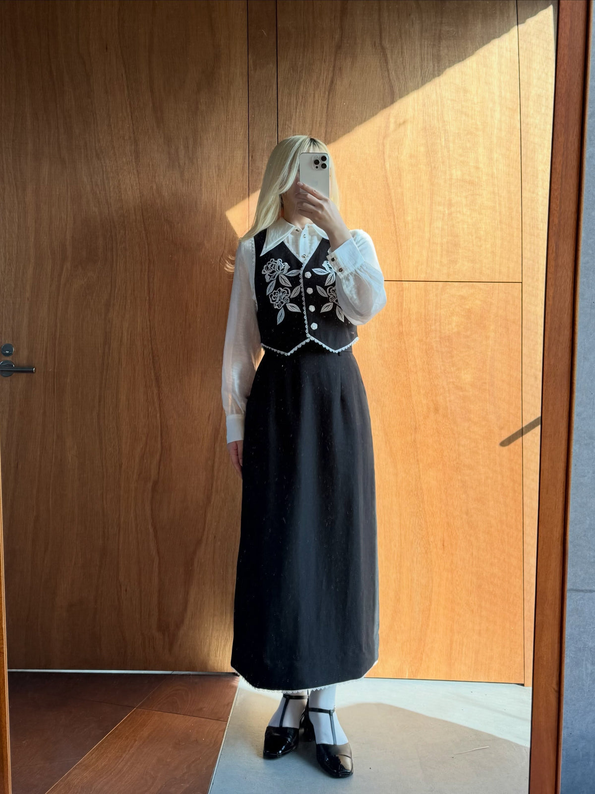 《The Marionette Is Dancing》High-Waisted Skirt with Lace Detailing – Black 着用例 155cm
      トップスS、ボトムスS着用