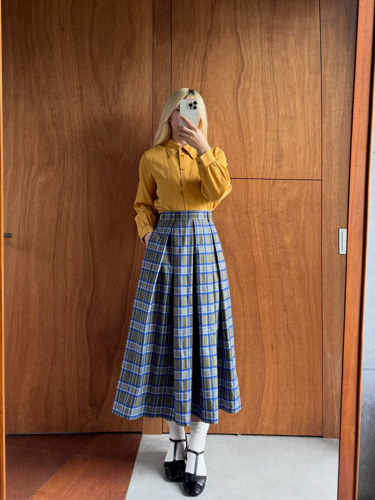 《Lifting a Dumbbell with One Hand》Plaid Pleated Skirt – Gray 着用例 155cm
      トップスS、ボトムスS着用