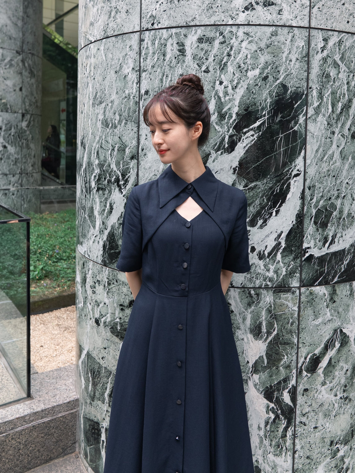 《With a flick of magic》Classical shirt dress-Navy 着用例 164cm
      ドレスS着用
