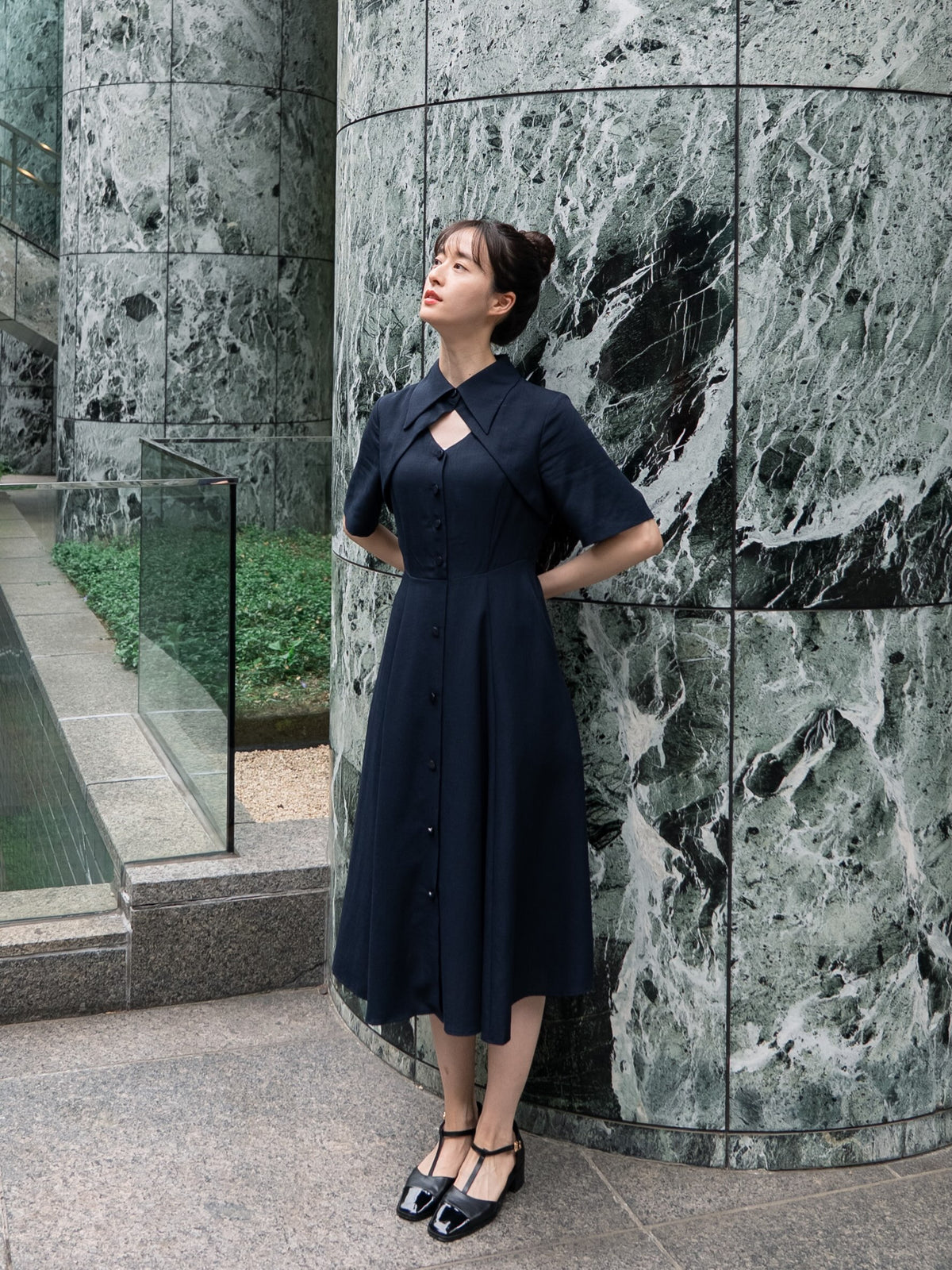 《With a flick of magic》Classical shirt dress-Navy 着用例 164cm
      ドレスS着用