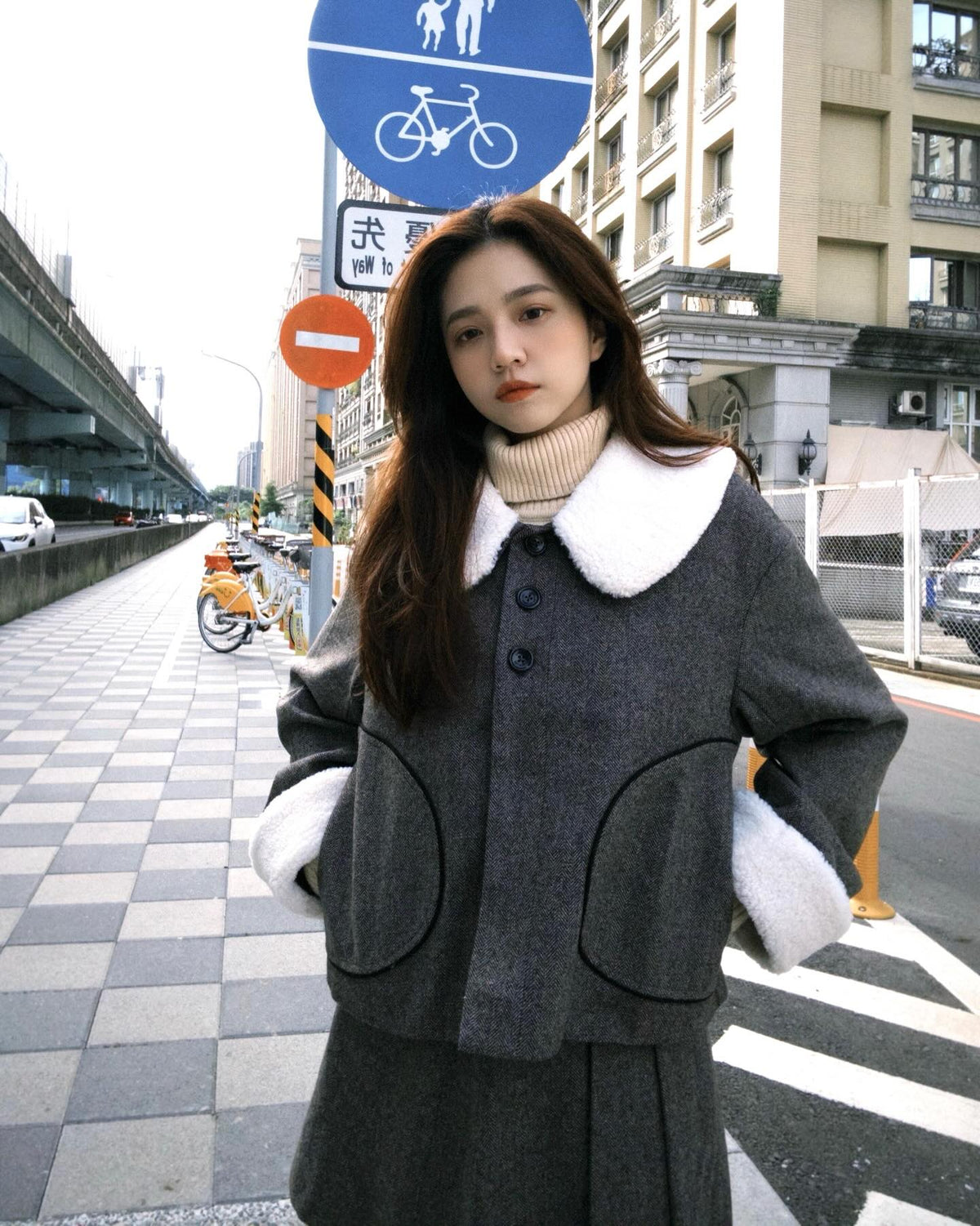 《袋いっぱい松ぼっくりを拾った》2wayウールブレンドジャケット-Gray 着用例 159cm
      ジャケットS、ボトムスS着用