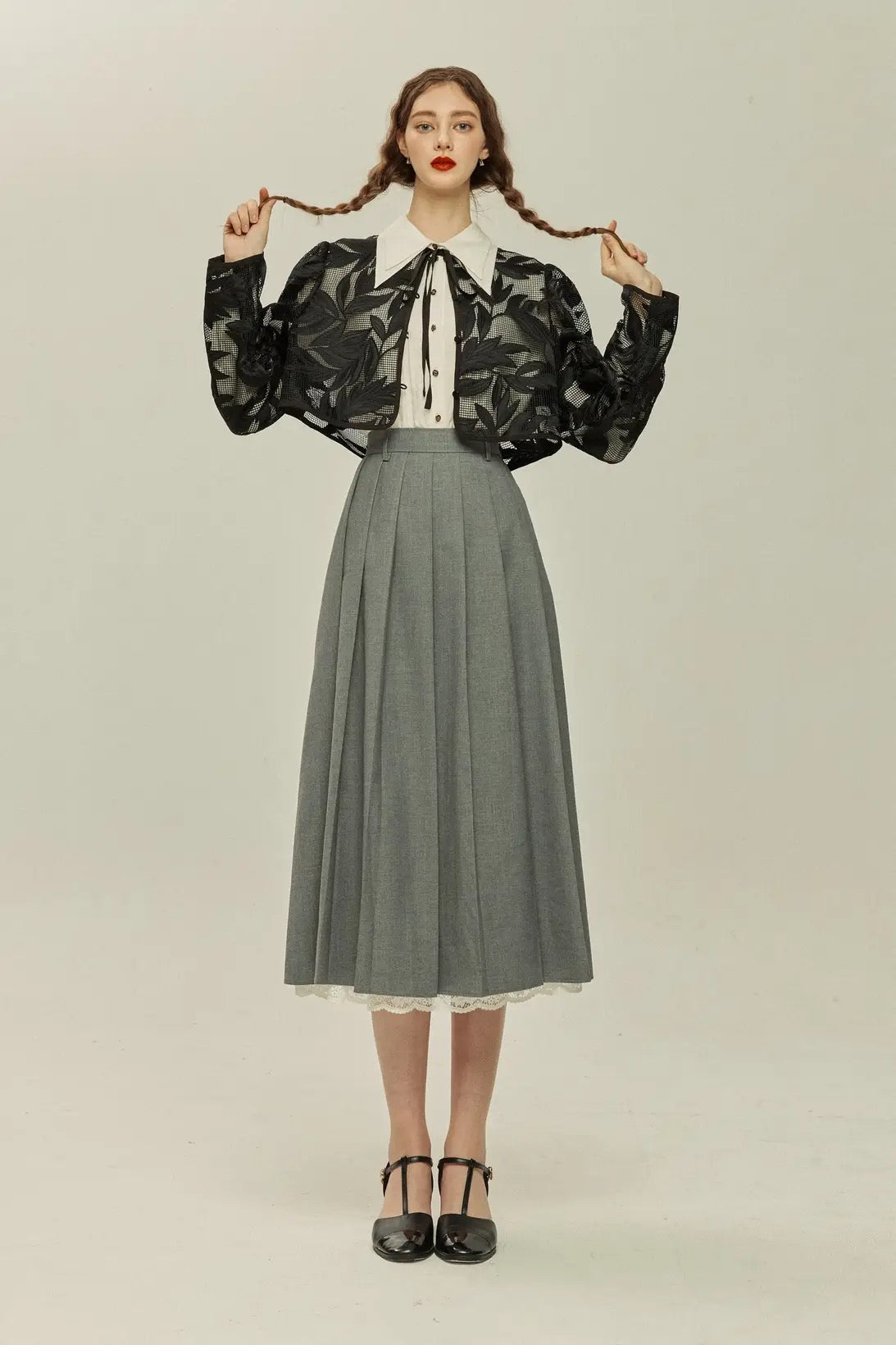 《ルーシーと入れ替わった》インナー付きボタニカルパターンサマージャケット-Black