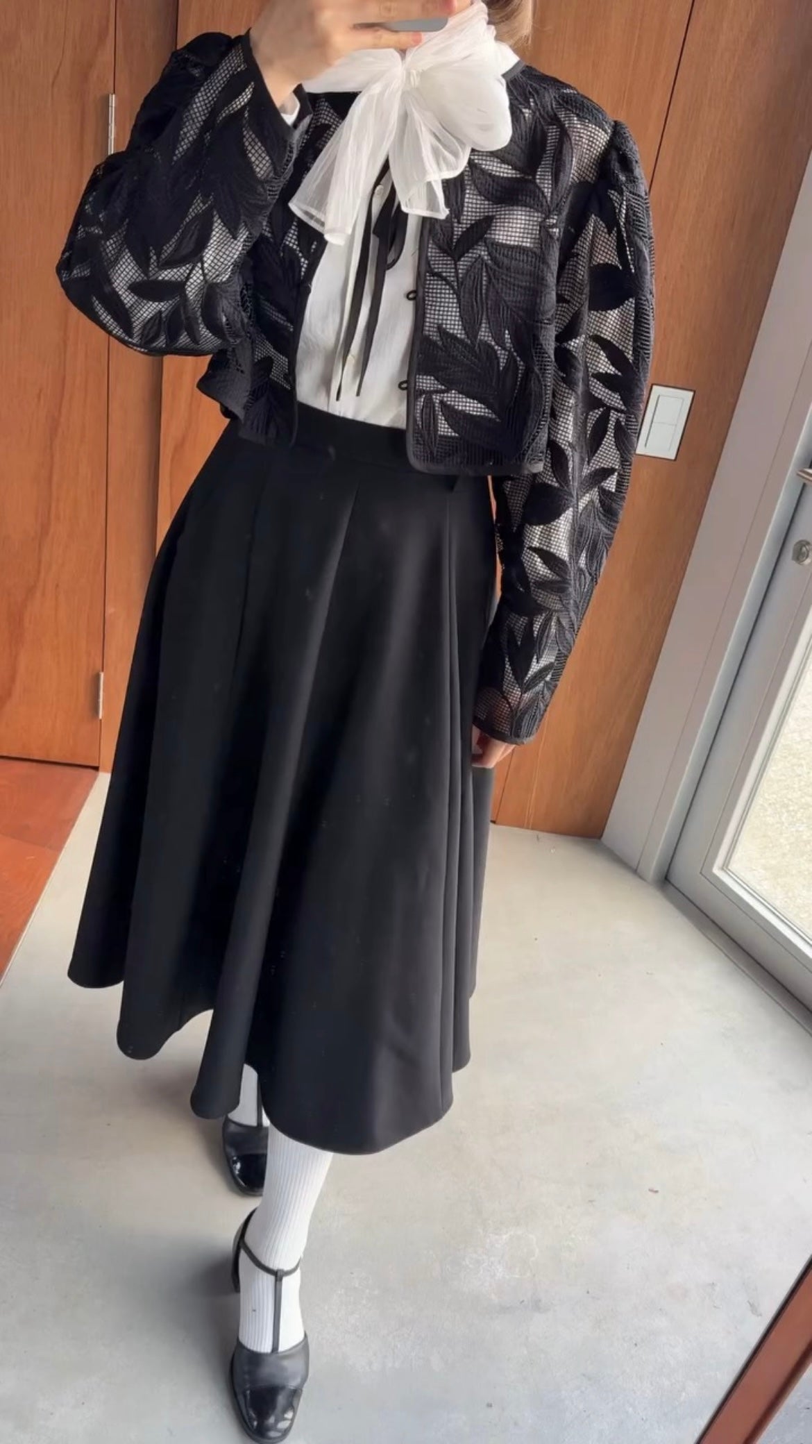 《ルーシーと入れ替わった》インナー付きボタニカルパターンサマージャケット-Black