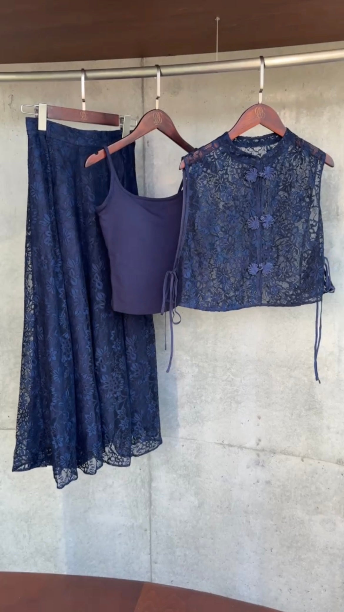 《100年も前からある》チャイナバックルスリーブレストップス-Navy