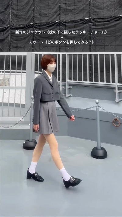 《枕の下に隠したラッキーチャーム》クロップドジャケット-Gray