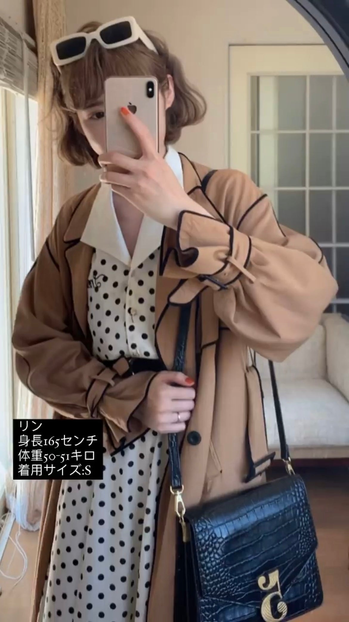 《小鳥が洗濯物干しを手伝ってくれます》カラーセパレーテッドアンブレラスリーブブラウス