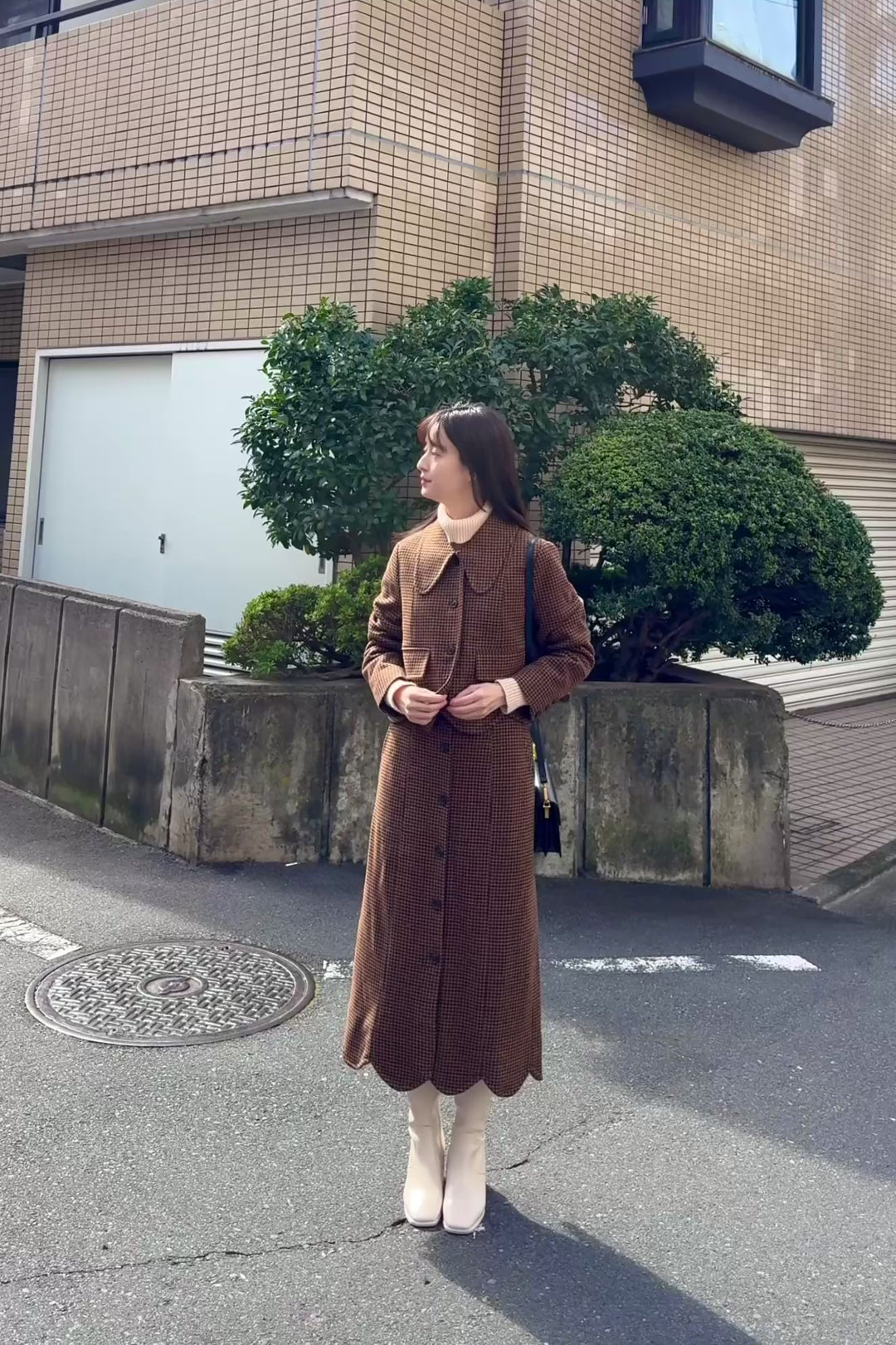 《Pinch My Cheek Hard》 Big color scallop design jacket-Coffee