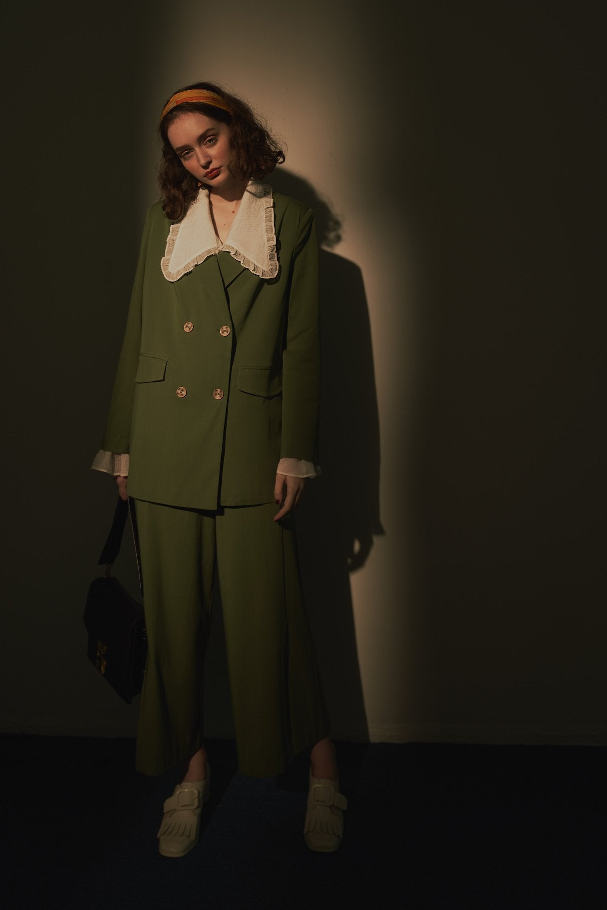 《木の枝で地図を描いて》ハイウエストスリットパンツ-Light green
