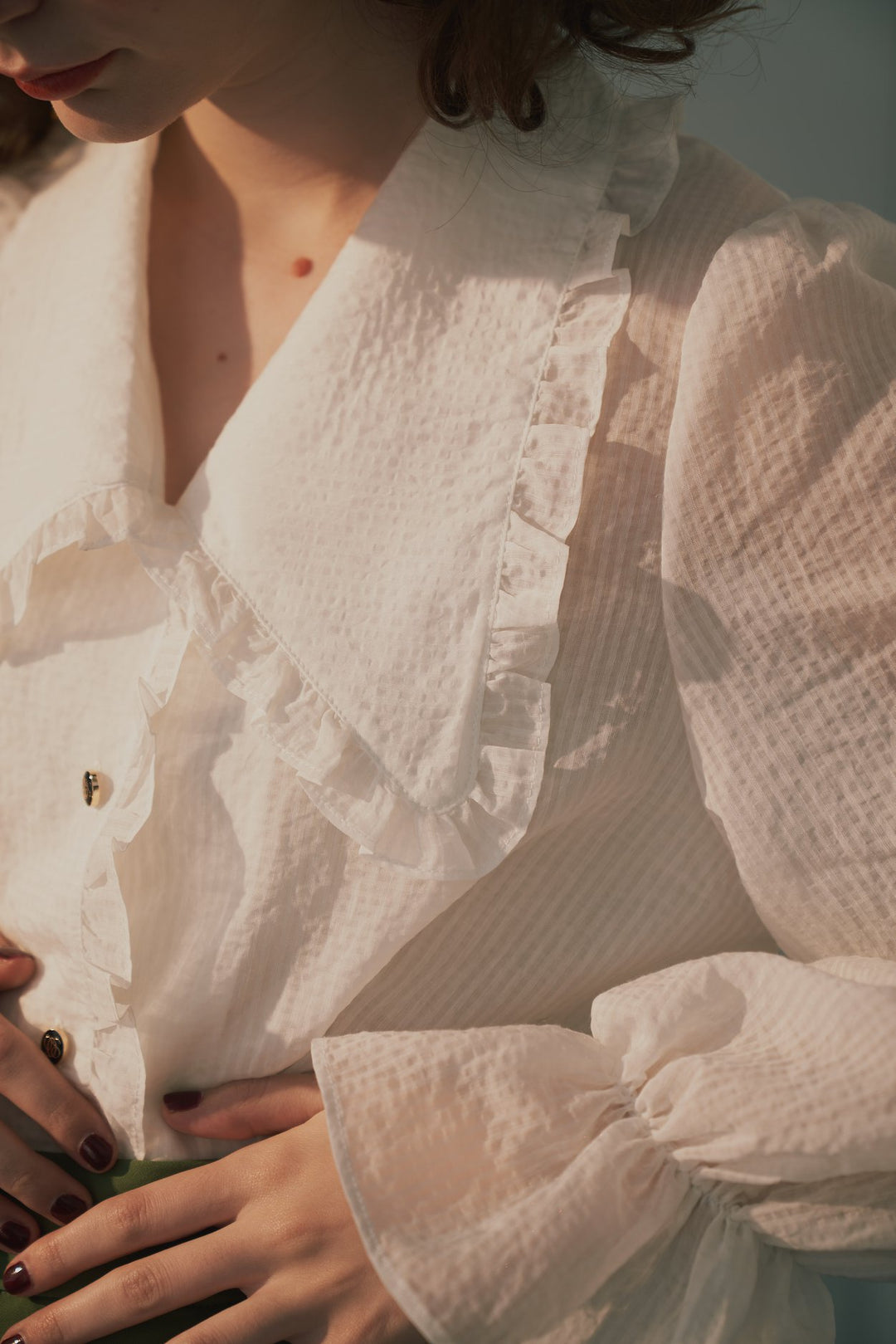 《メリーがまた嫉妬している》シースルーフリルブラウス-Off White