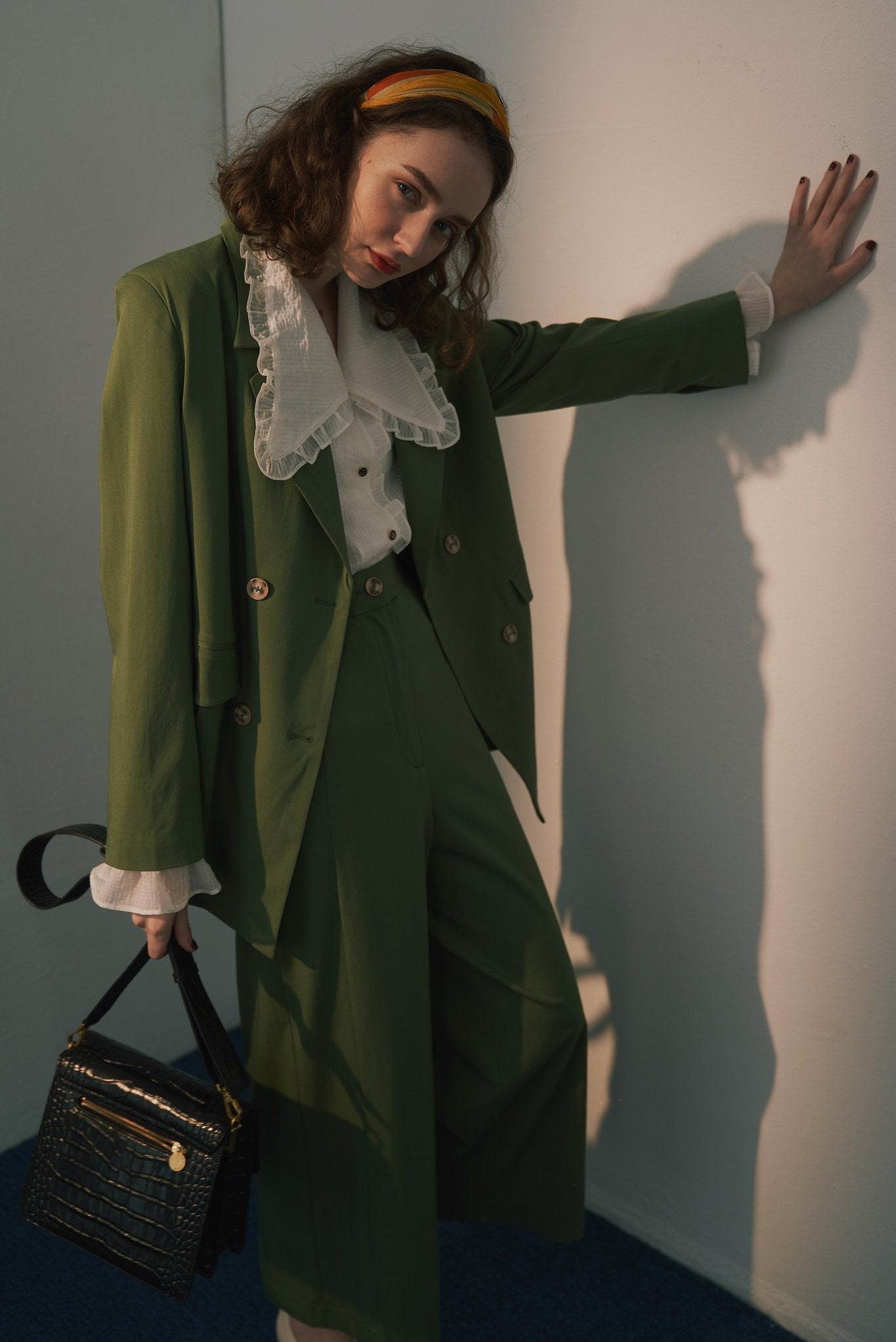 《木の枝で地図を描いて》ハイウエストスリットパンツ-Light green