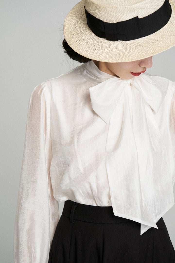 《トレヴィの泉に財布を落としちゃった》リボンブラウス-White