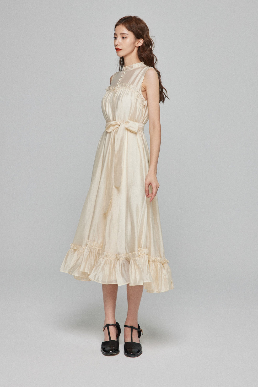 《キラキラ輝く湖面に》ラッフルトリムドレス-White