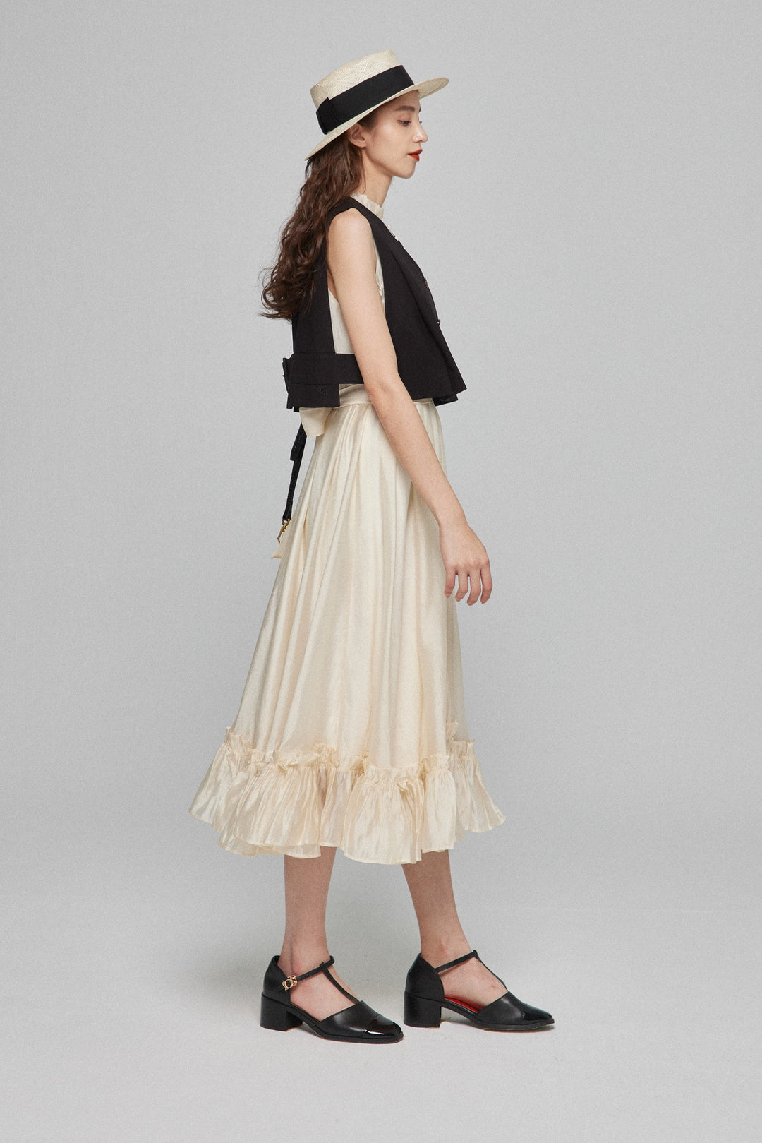 《キラキラ輝く湖面に》ラッフルトリムドレス-White
