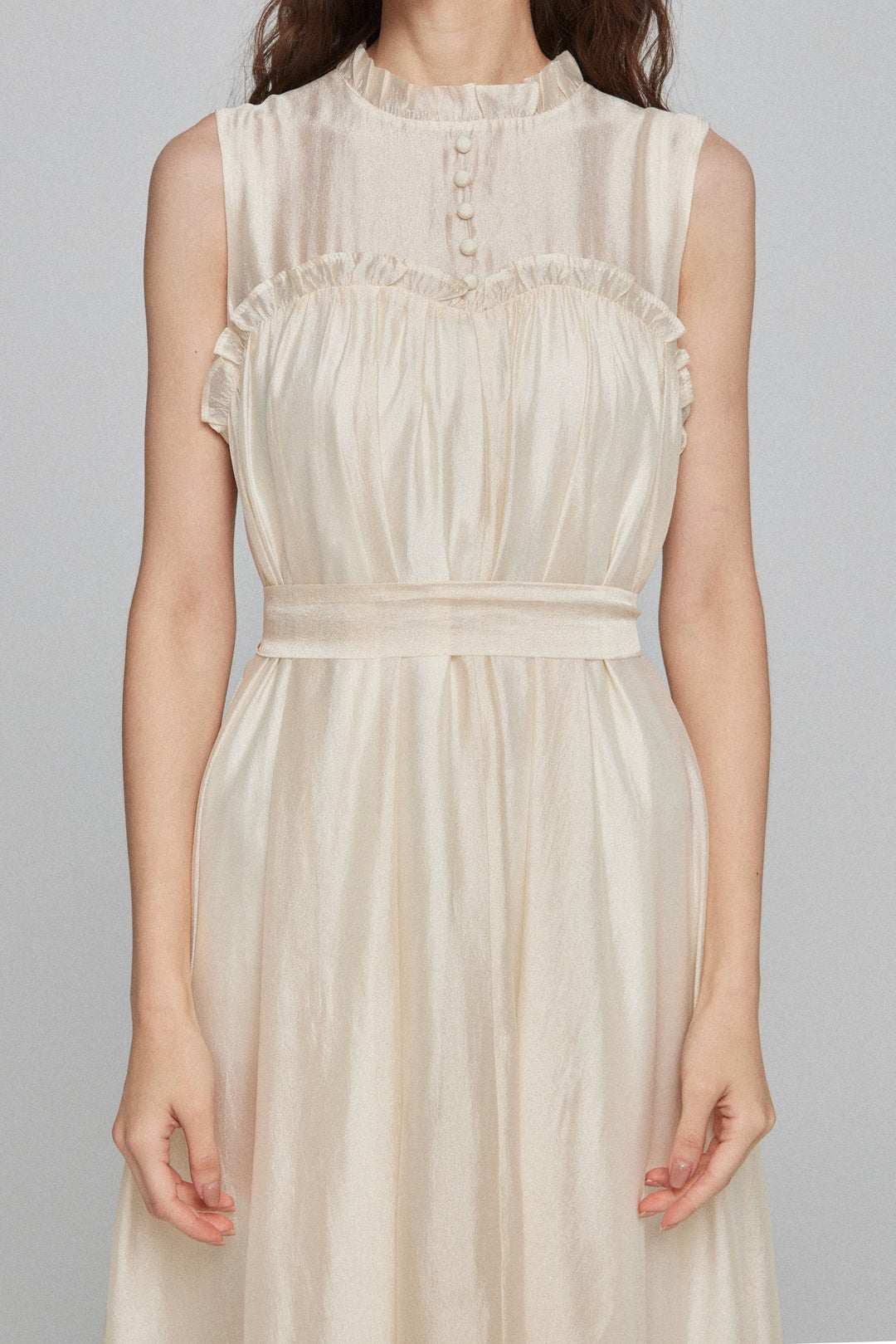 《キラキラ輝く湖面に》ラッフルトリムドレス-White