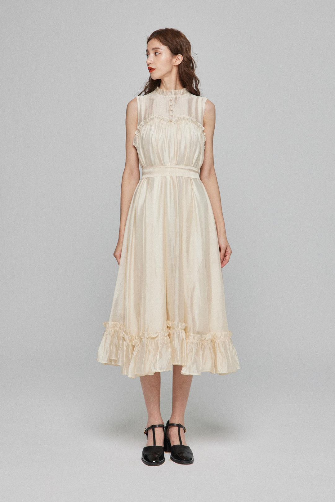 《キラキラ輝く湖面に》ラッフルトリムドレス-White