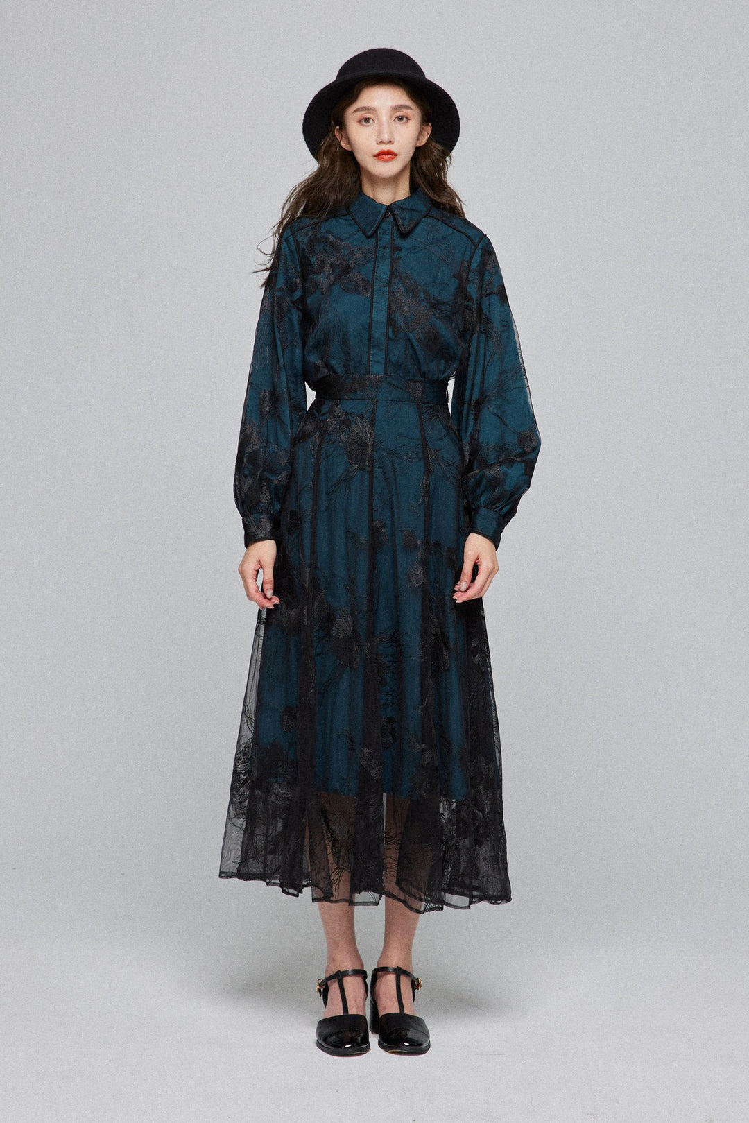 《サリーとデイヴィットのスキャンダル》シースルーエンブロイダリーブラウス-Dark green
