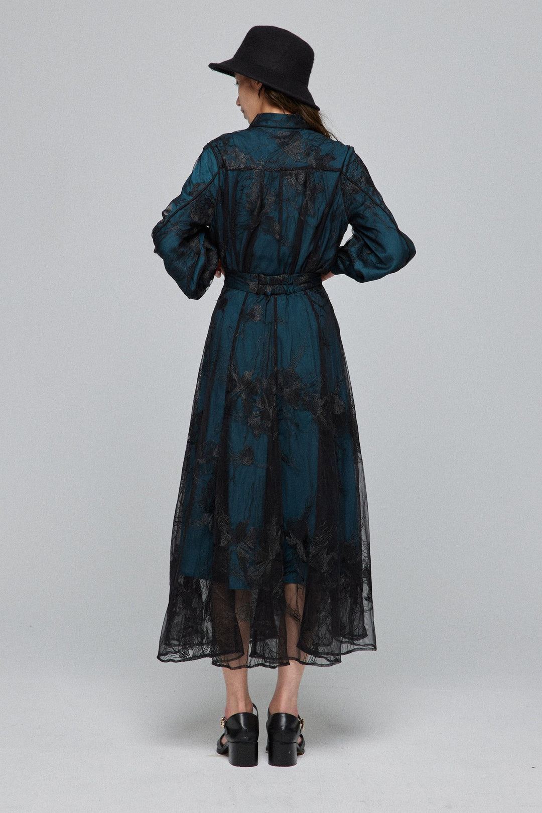《サリーとデイヴィットのスキャンダル》シースルーエンブロイダリーブラウス-Dark green