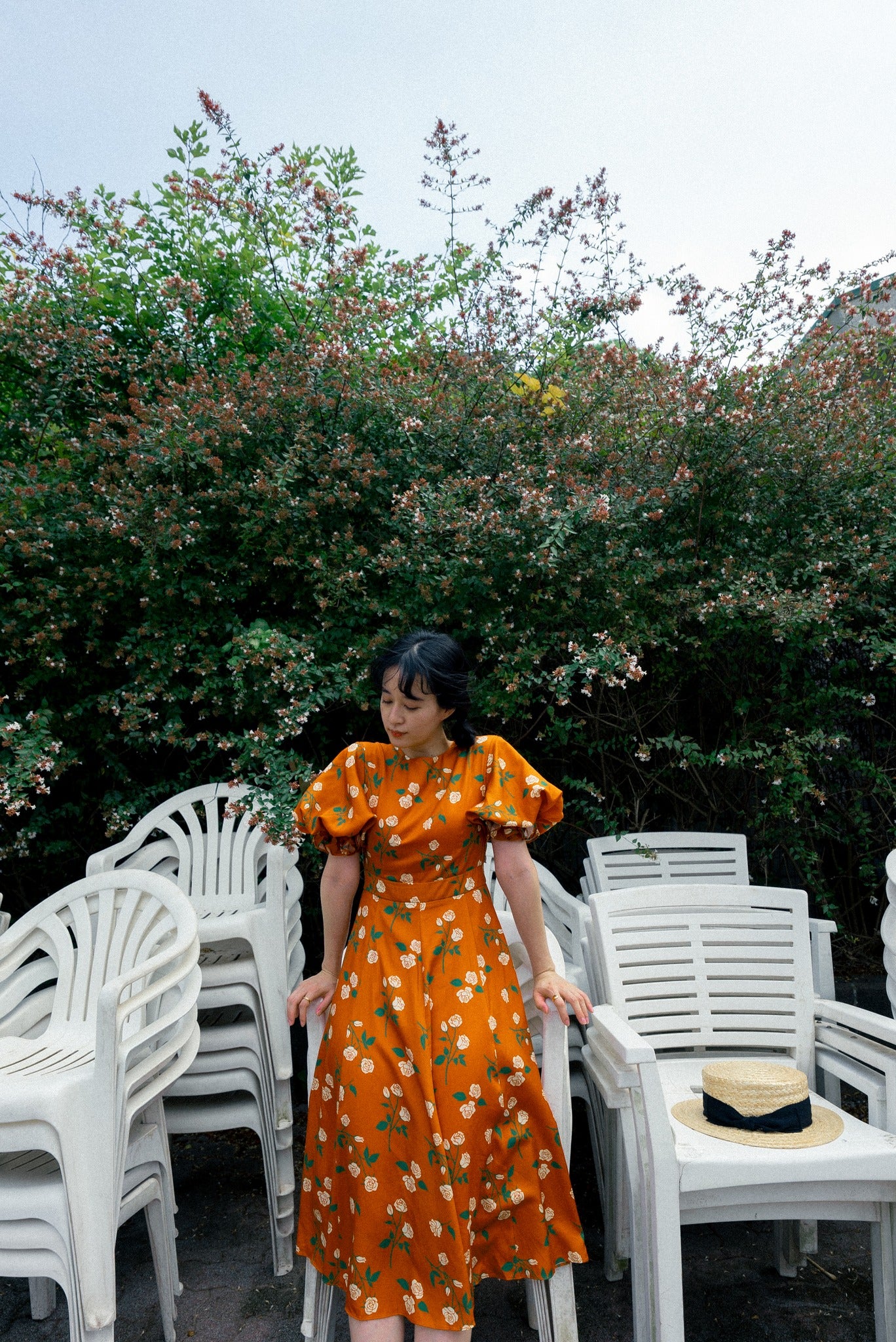 《海老入りの春巻き》バストパッド付きフラワーパターンオープンバックドレス