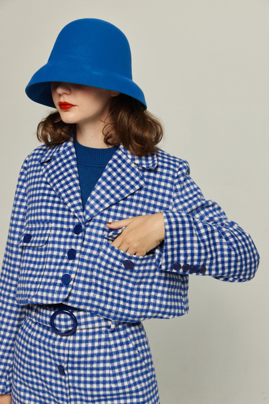 《ウィッグとサングラスをして》ギンガムチェックハイウエストスカート-Blue