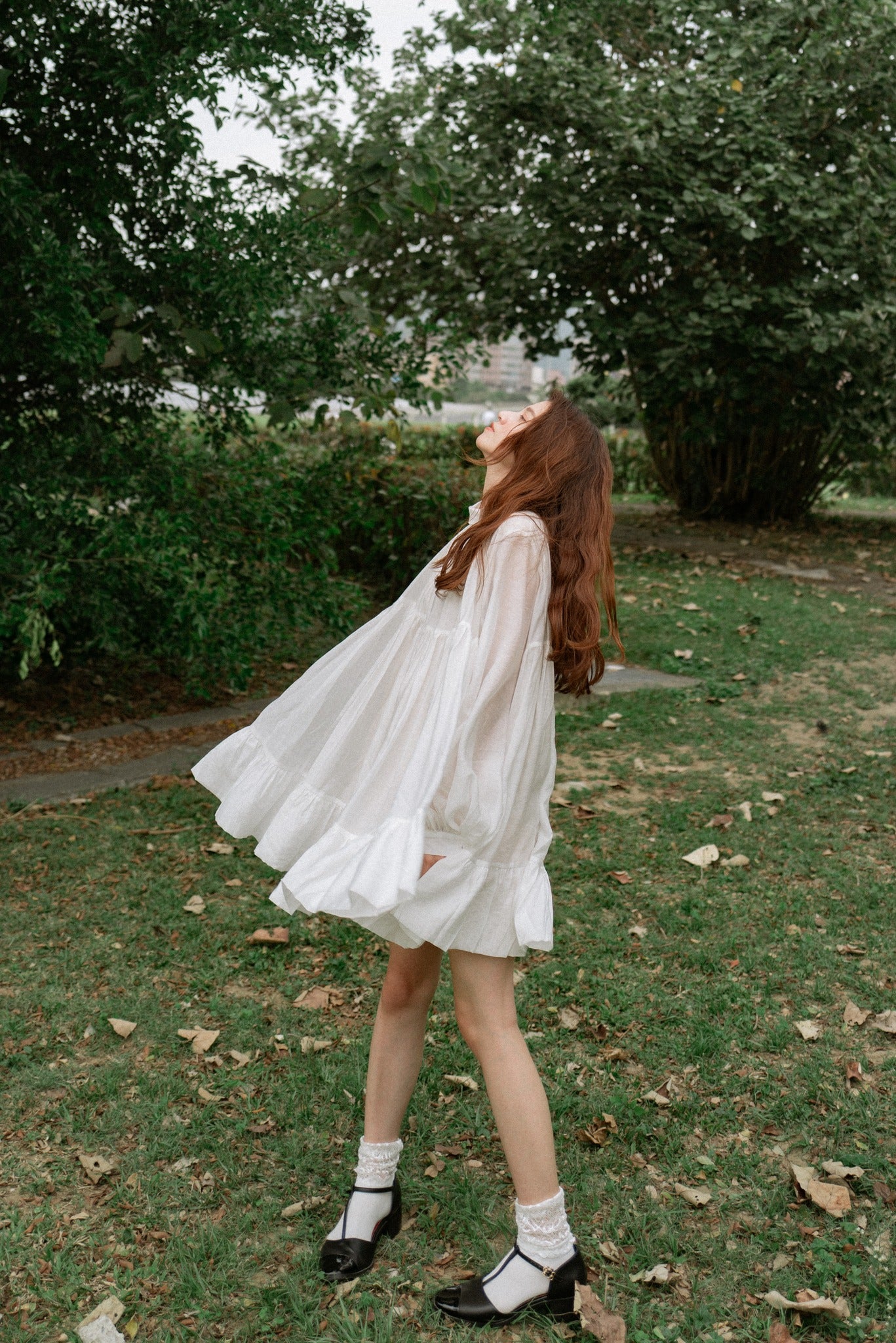 《キラキラしたものが好き》ヘムアンブレラショートドレス-White