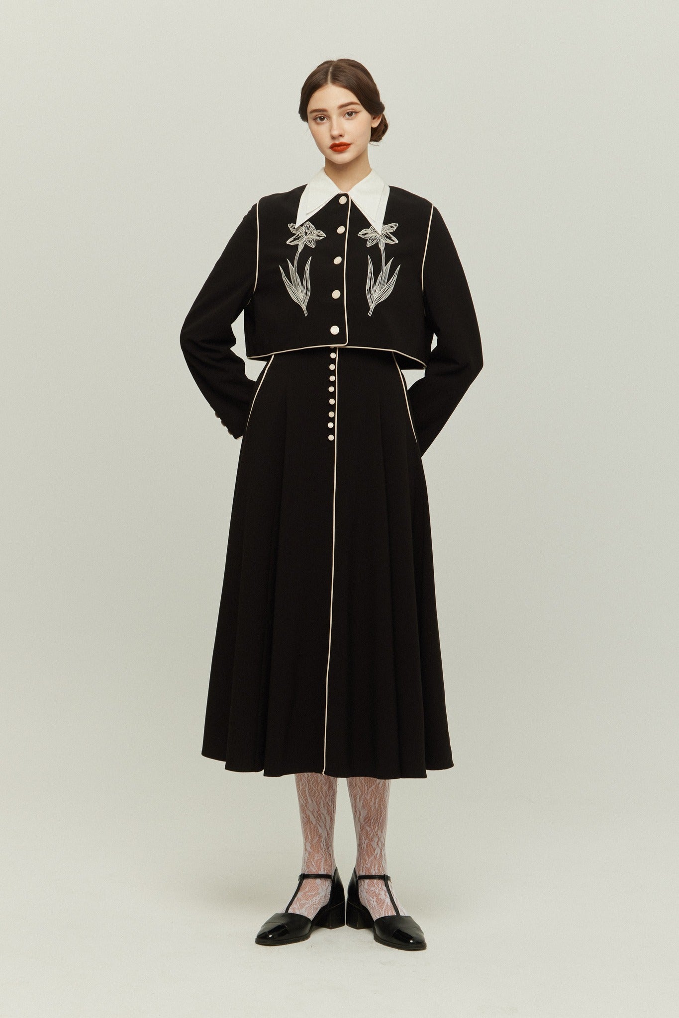 《櫛はいりません》フラワーエンブロイダリートップス-Black