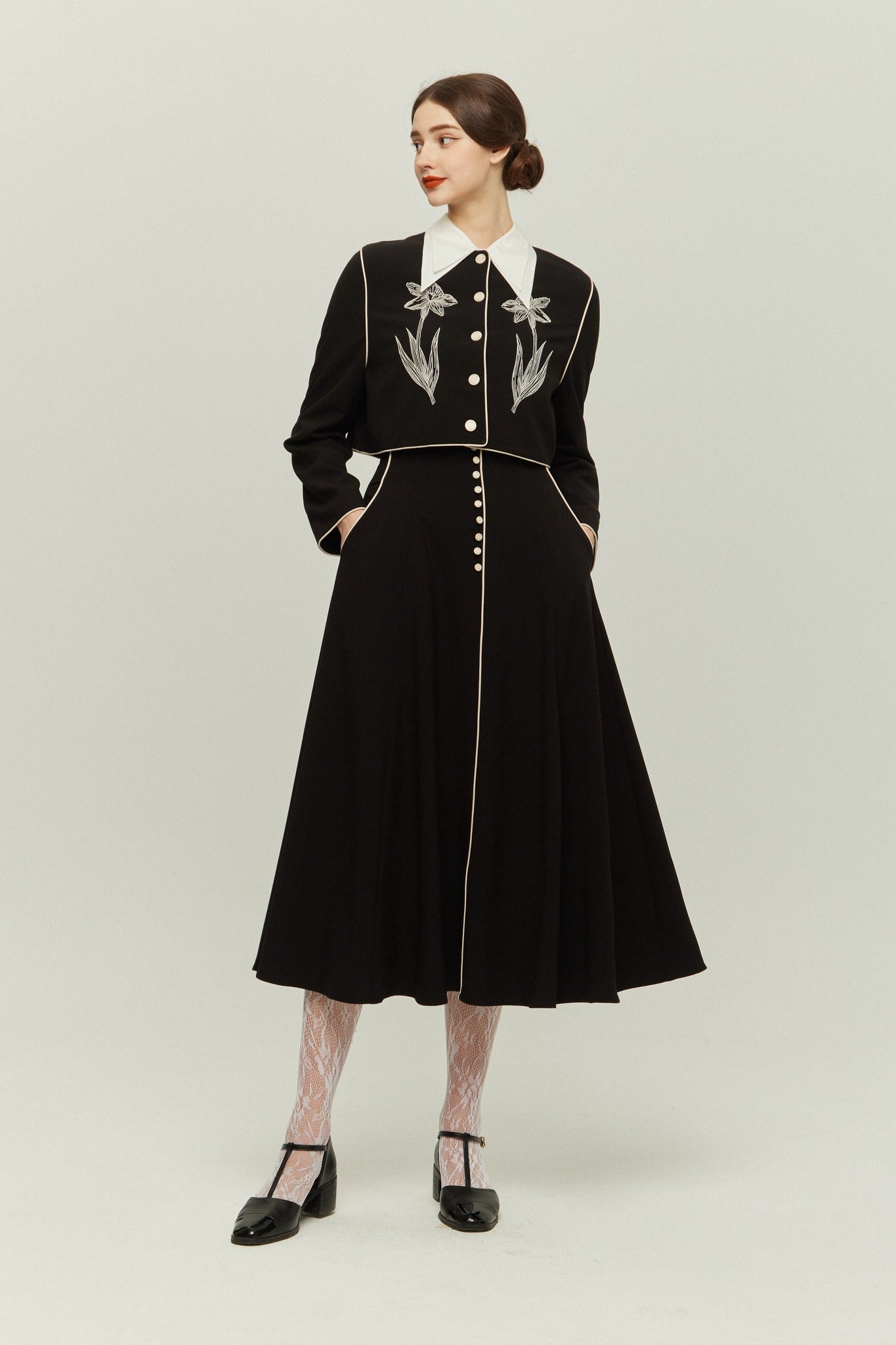 《櫛はいりません》フラワーエンブロイダリーサスペンダースカート-Black