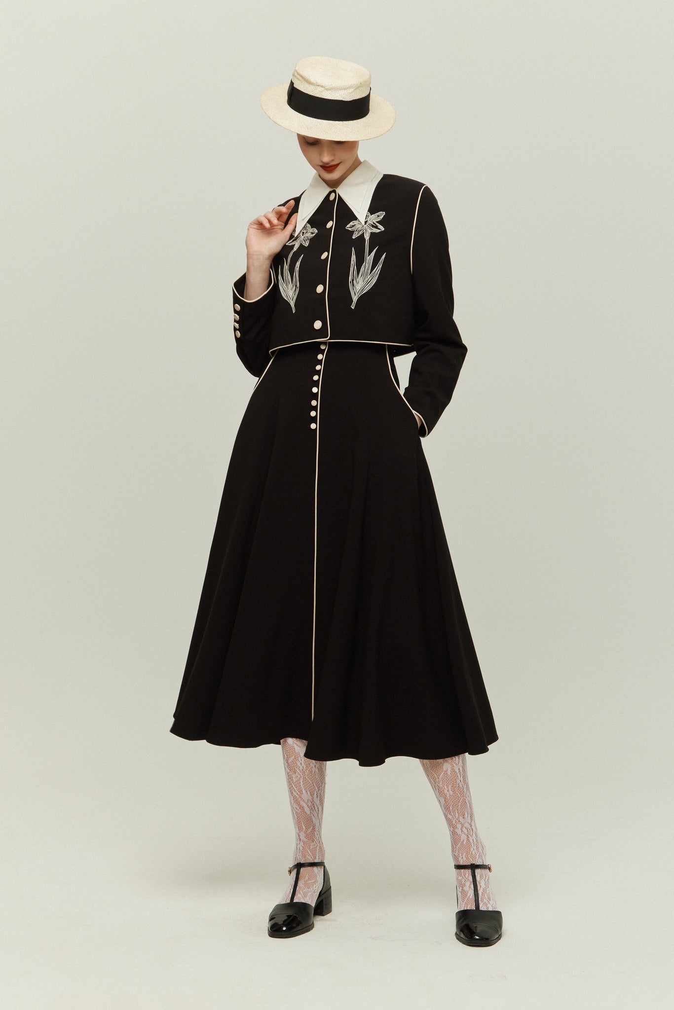 《櫛はいりません》フラワーエンブロイダリーサスペンダースカート-Black
