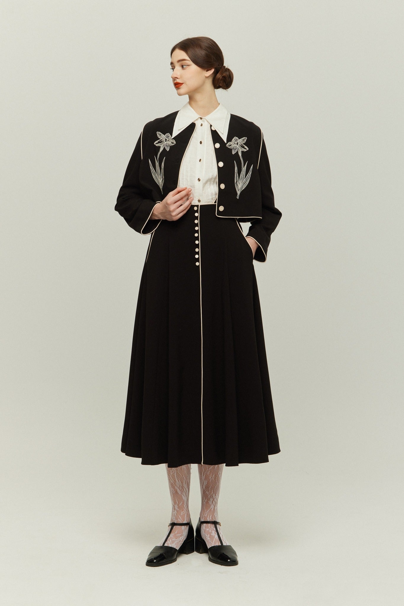 《櫛はいりません》フラワーエンブロイダリートップス-Black