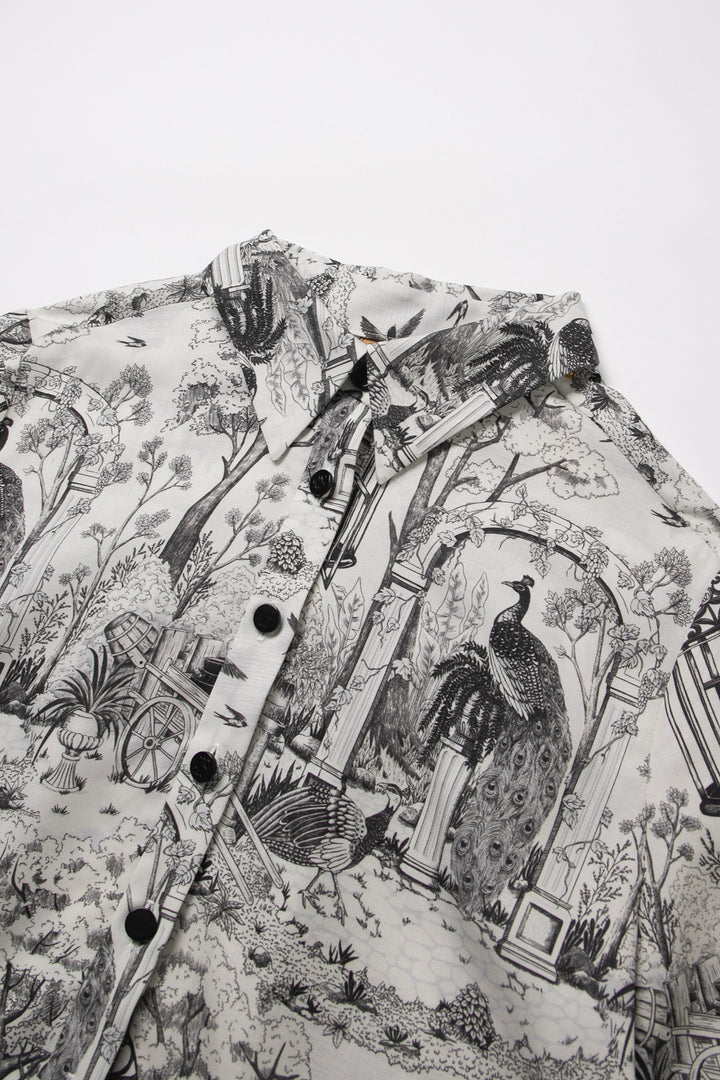 《孔雀が裏庭にいる》アンティークデザインブラウス-Black