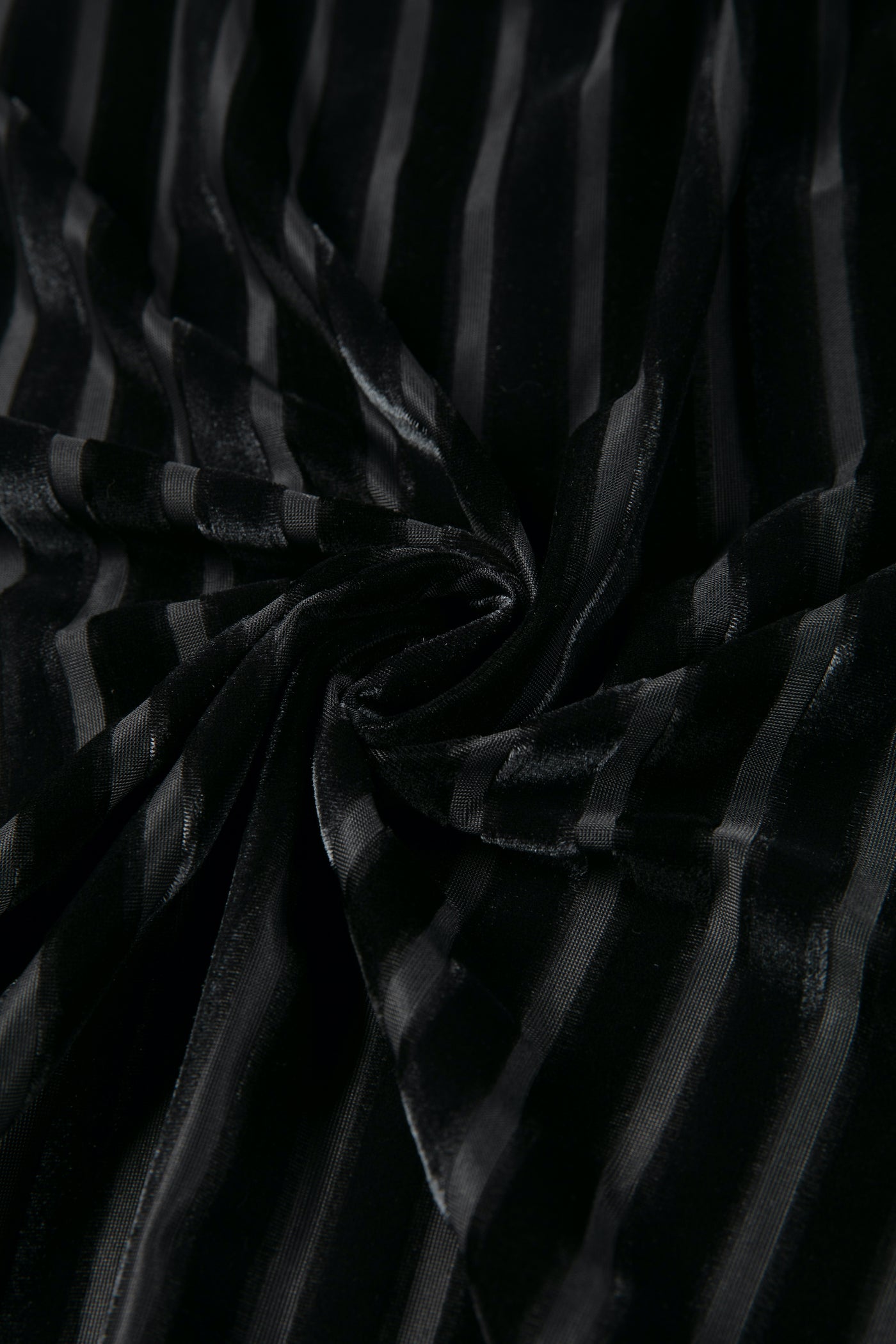 《上の階から物音がする》ベルベットストライプトップ-Black